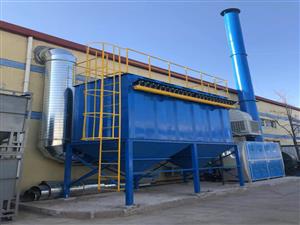 袋式收塵器新濾袋安裝完畢後再插入袋籠設備圖片